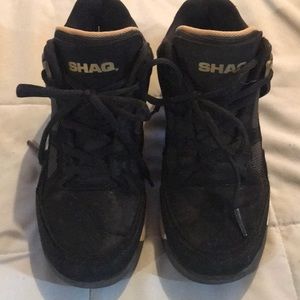 Shaq mid-tip sneakers. Big boys size 3.5